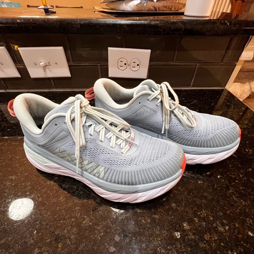 ⭕️SOLD⭕️ Hoka One One Bondi 7 women’s 9 Wide!